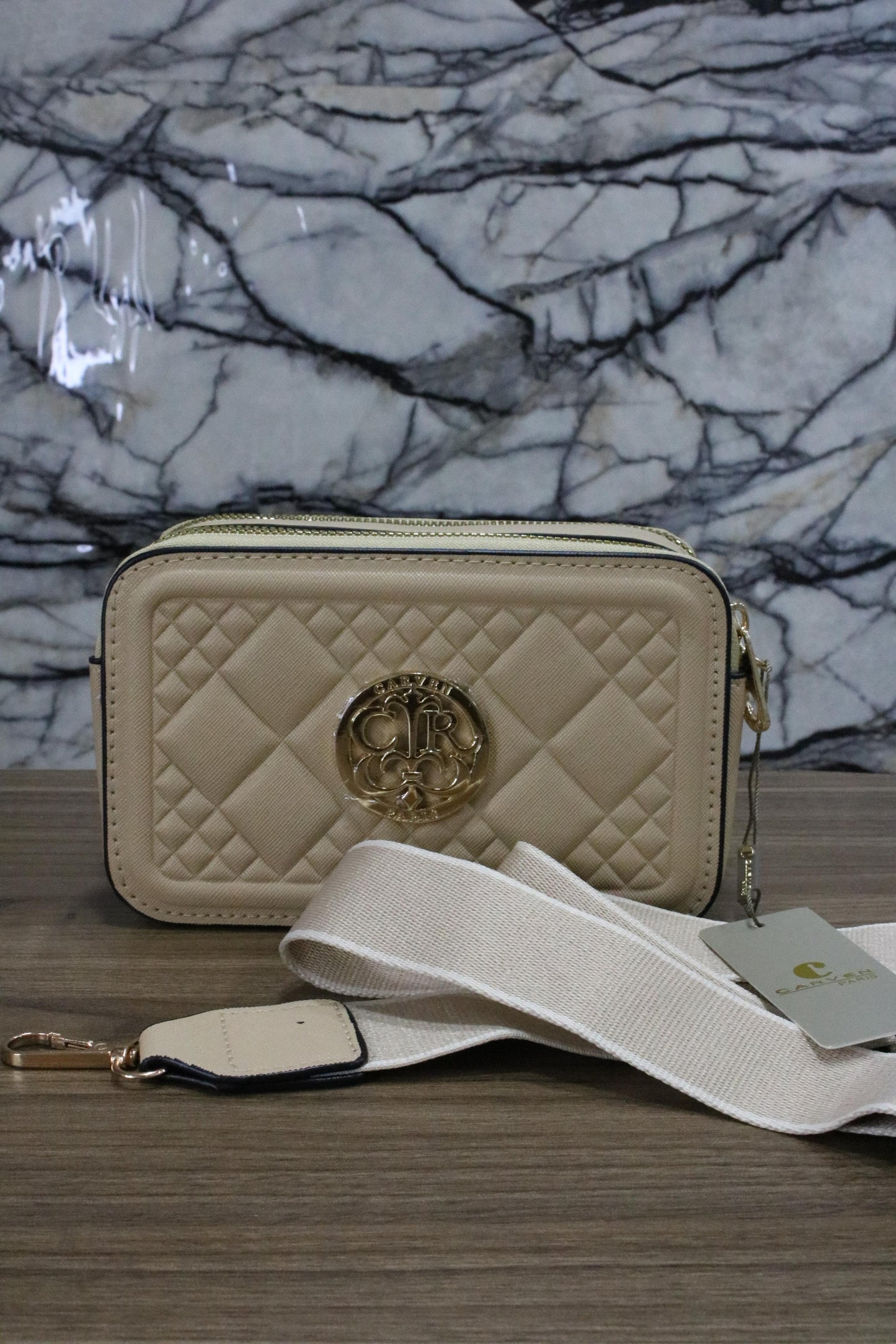 CARVEN MCM - LUJO DISCRETO